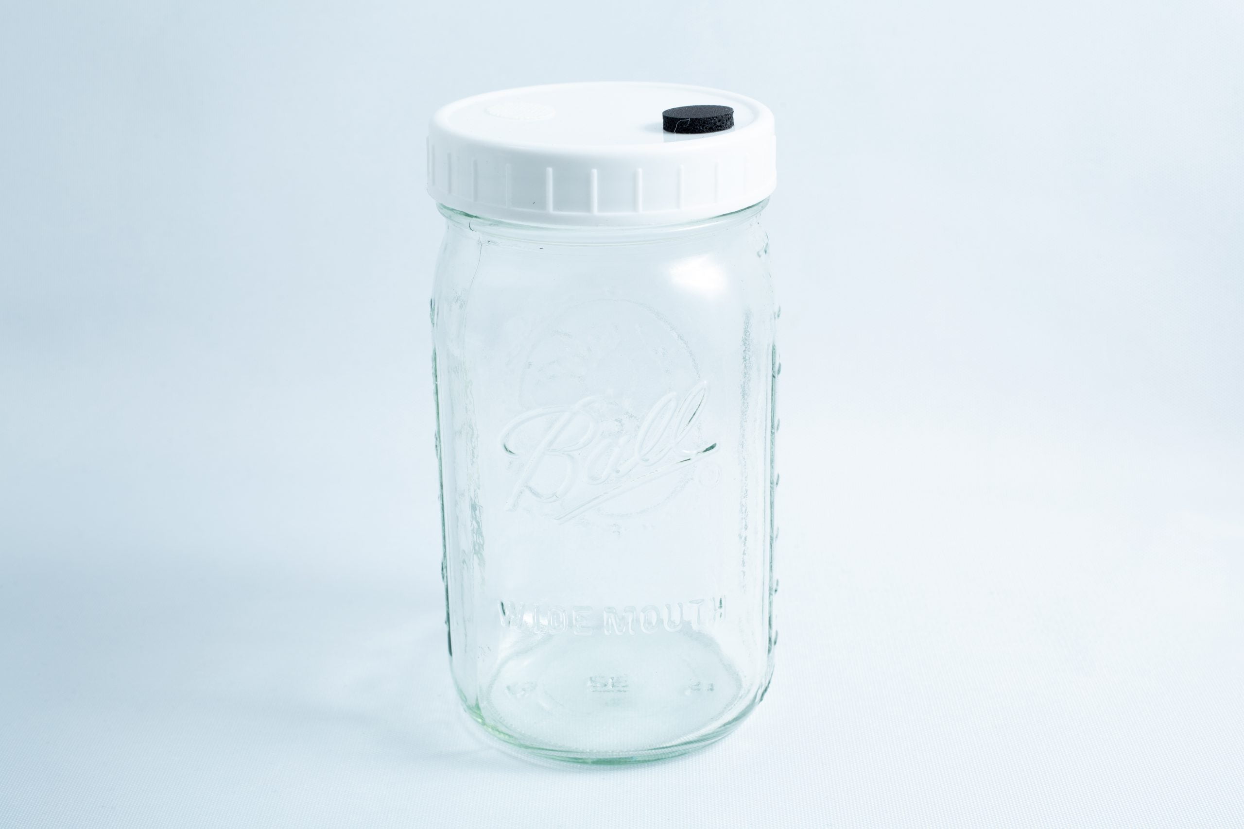 Self-healing injection port & Air Vent Filter-3M 3 Mycology Ball 1L Kilner jar with injection port and air vent, genuine and autoclavable, ideal for storage or mycology projects, shown on a plain white background.