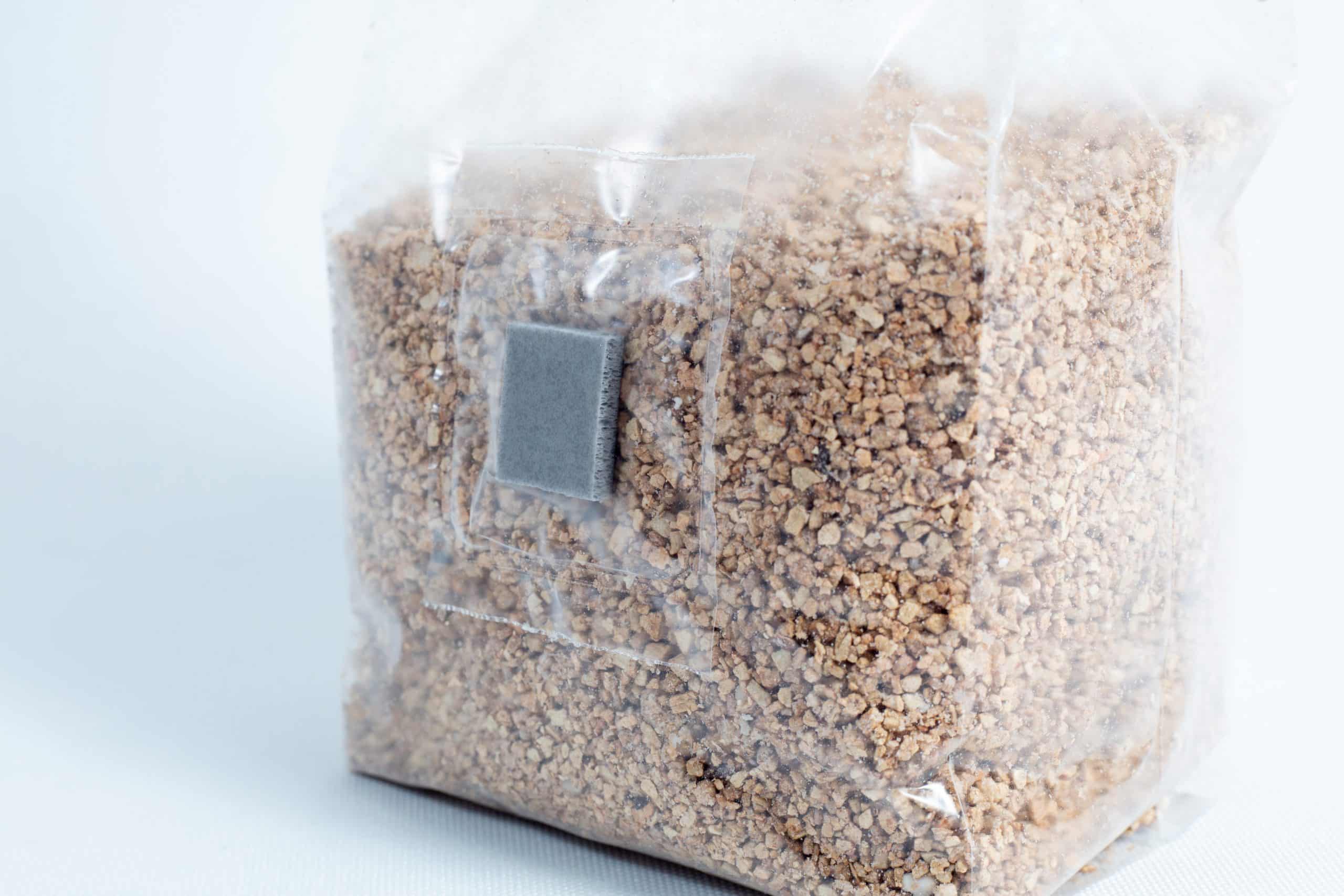 Organic Brown Rice Flour BRF bags 4X 500g PF Tek 2 Clear plastic bag of brown granules, sealed with a grey patch—perfect for BRF and vermiculite set-ups. Product: Organic Brown Rice Flour BRF bags 4×500g PF Tek.