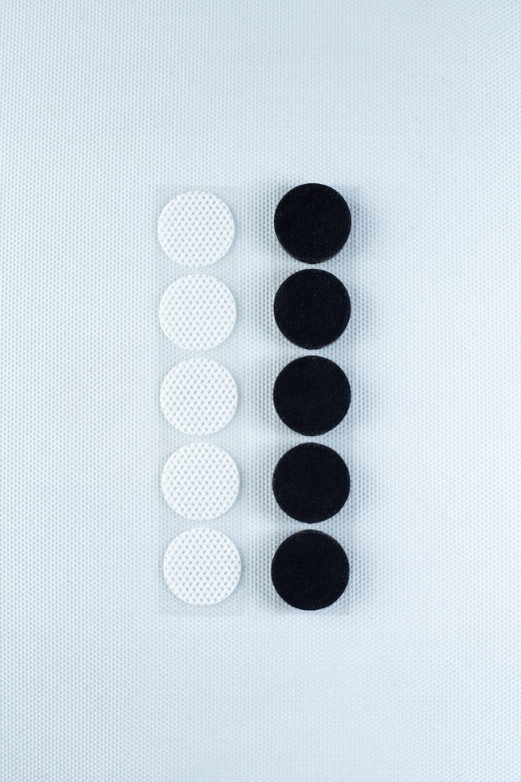 Self-healing injection port & Air Vent Filter-3M 7 Six white and six black circles, resembling the Self-healing injection port & Air Vent Filter-3M, are arranged in two vertical lines on a white textured background.