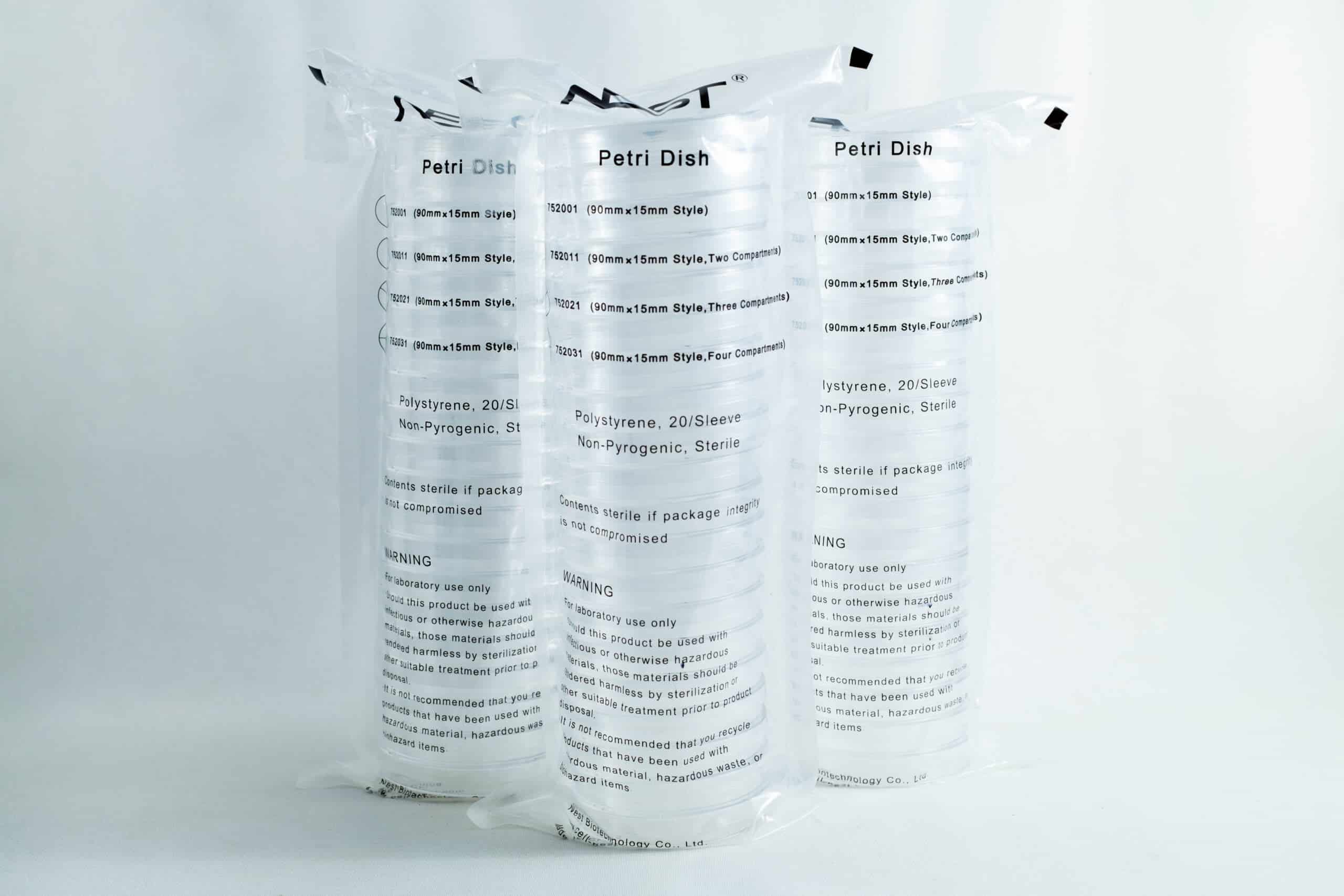 500X Petri dish, 90mm, 3 vents, sterile, gamma radiated 2 Three packages of 90mm sterile, gamma-irradiated Petri dishes with three vents are wrapped in clear plastic and arranged on a white background.