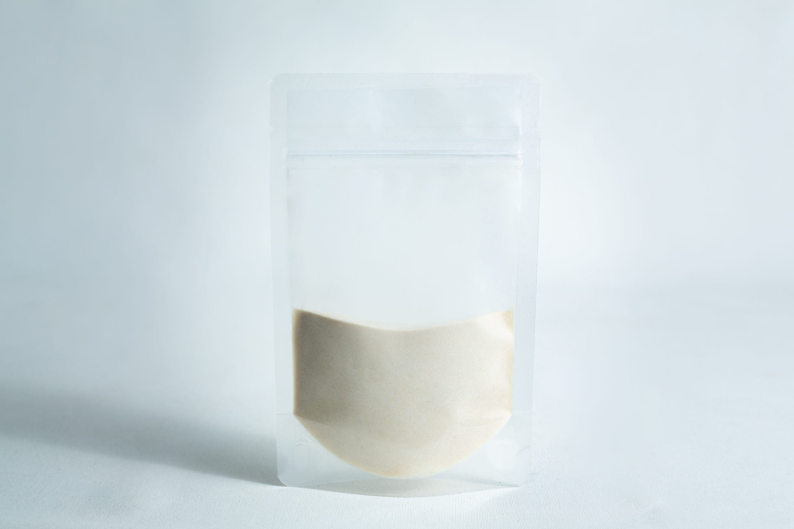 Malt Extract Agar (MEA) premix 1 A clear resealable pouch, half-filled with light beige Agar Mix MYAG Antibacterial Malt Extract Yeast powder, shown on a plain white background.