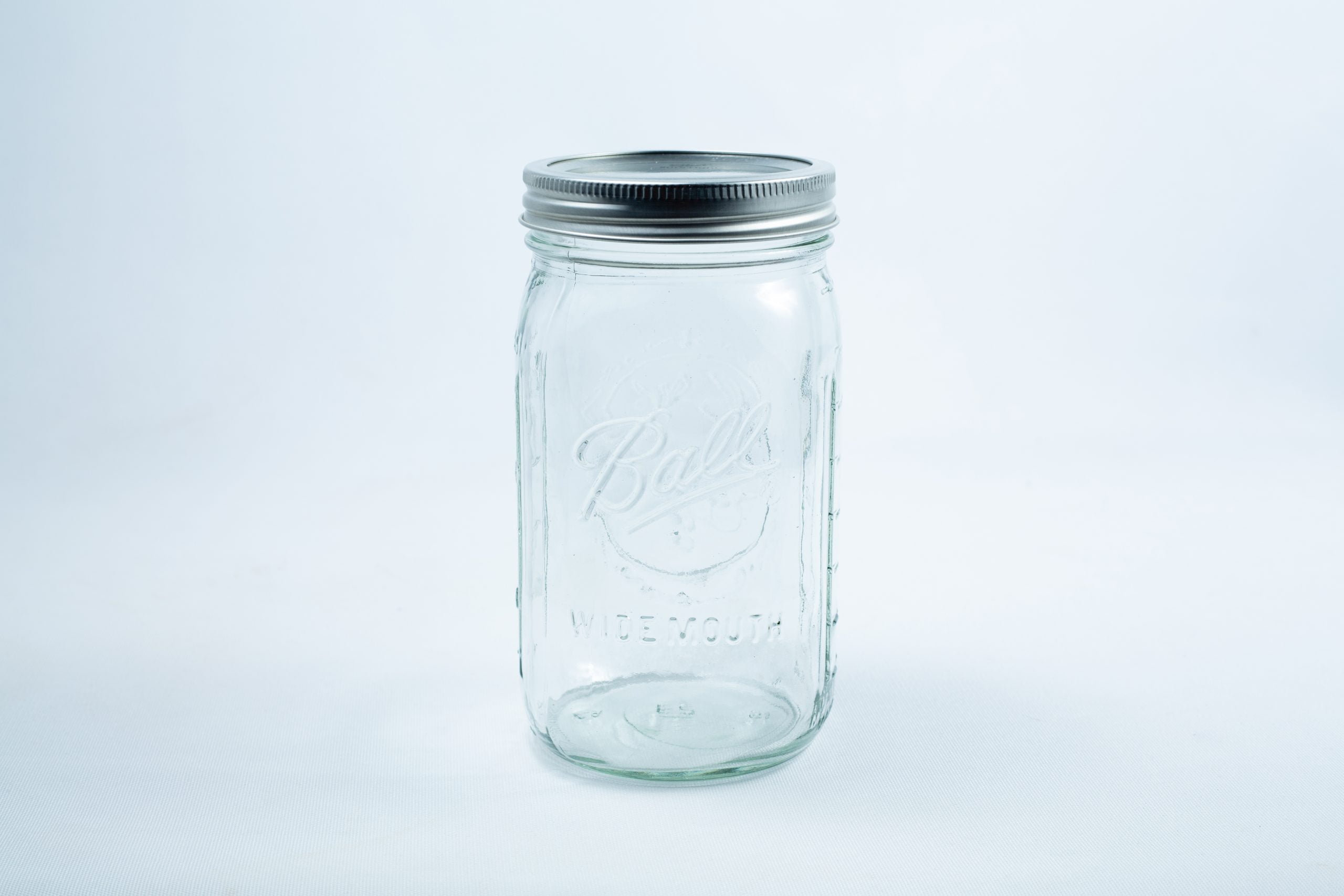 Ball mason jars 1 Litre 12x for canning autoclavable 2 Clear 1 Litre Ball mason jar with metal lid, shown on a white background—ideal for safe, versatile storage; part of a 12-pack set for preserving and autoclavable use.