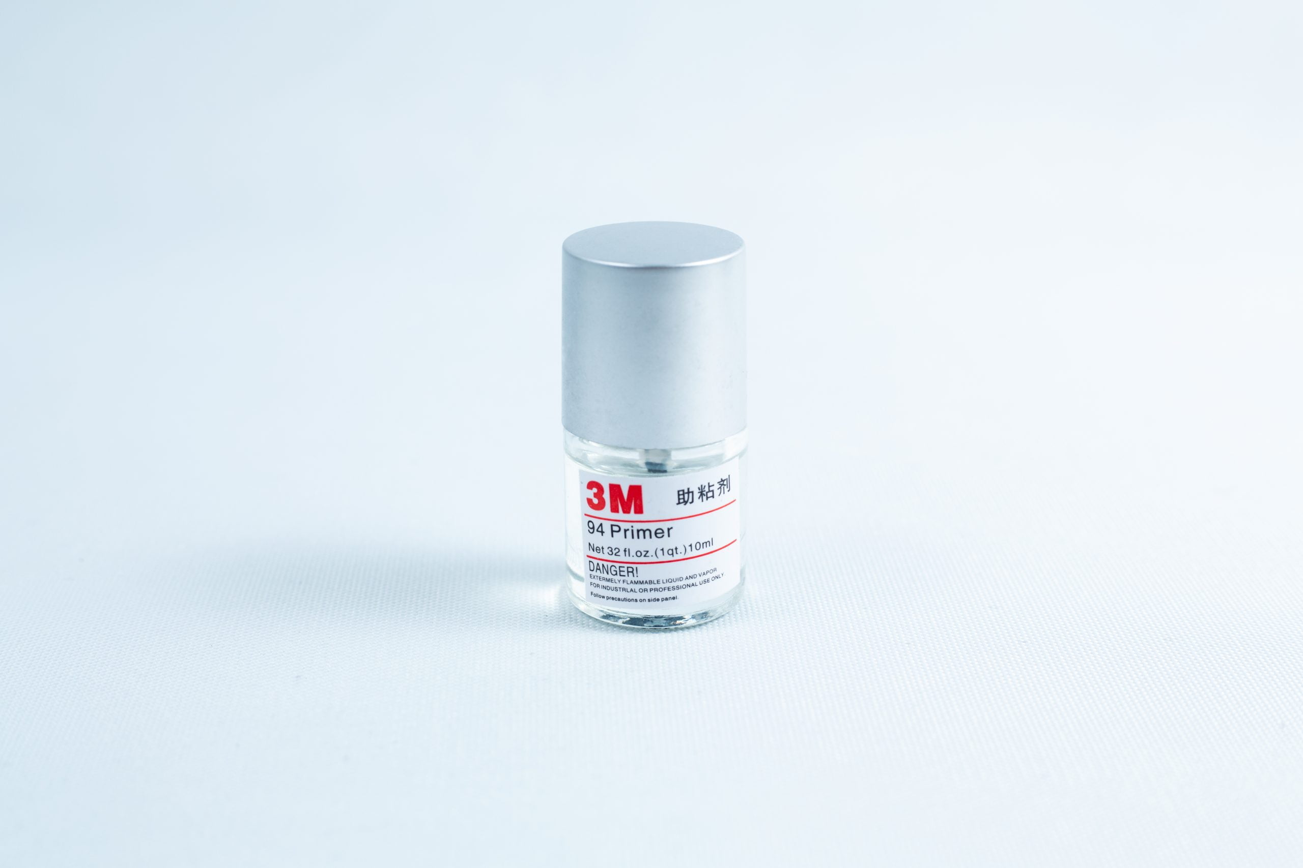 Primer 94 multisurface for 3M glue 10ML 1 Primer 94 multisurface for 3M glue, 10ML bottle with silver cap on a white background—perfect as a tape primer for 3M adhesive applications.