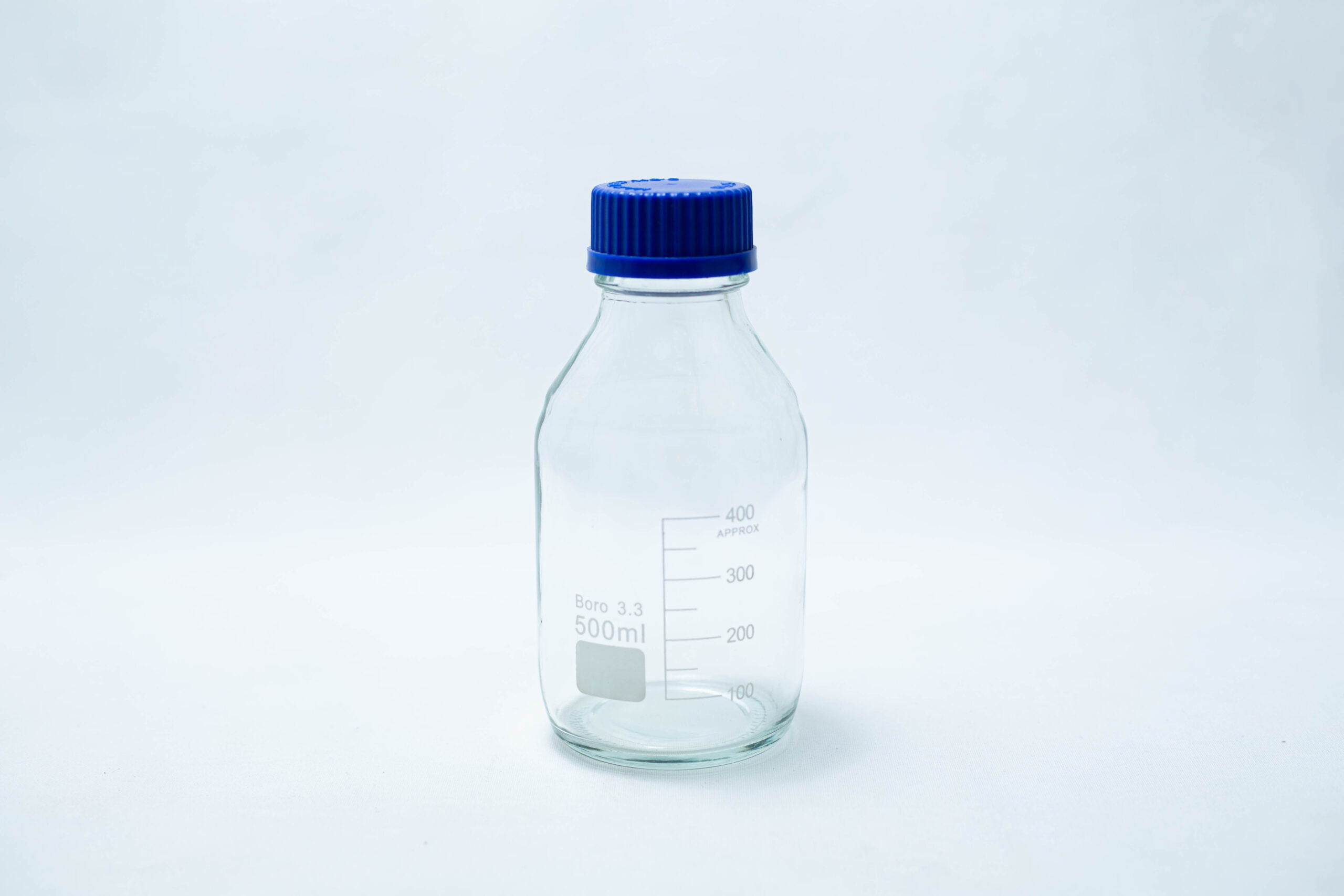 Reagent bottle 500ml / 1000ml 5 A 500ml reagent bottle with a blue screw cap is displayed against a white background.