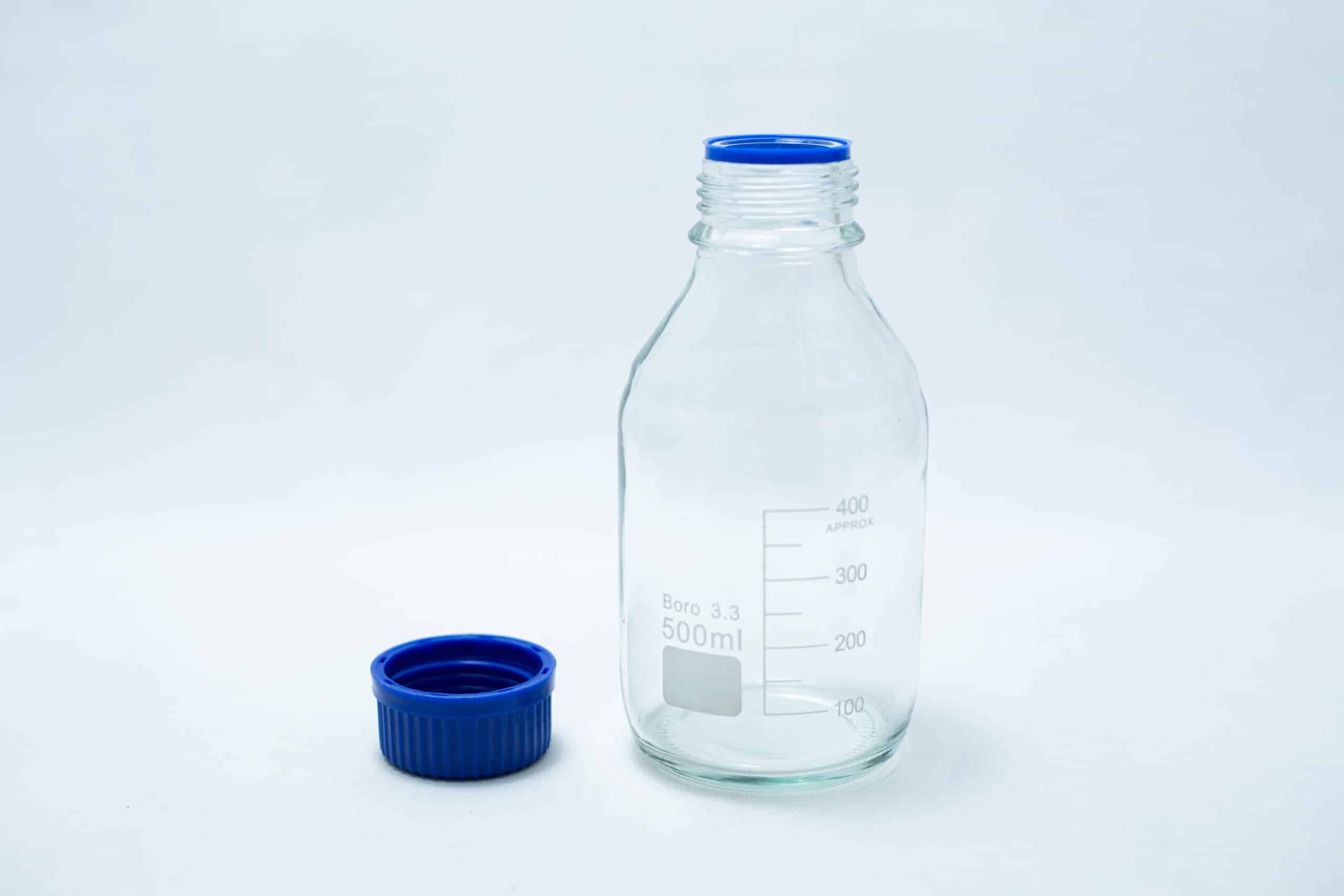 Reagent bottle 500ml / 1000ml 4 Reagent bottle 500ml with clear glass and blue cap, shown on a white background.