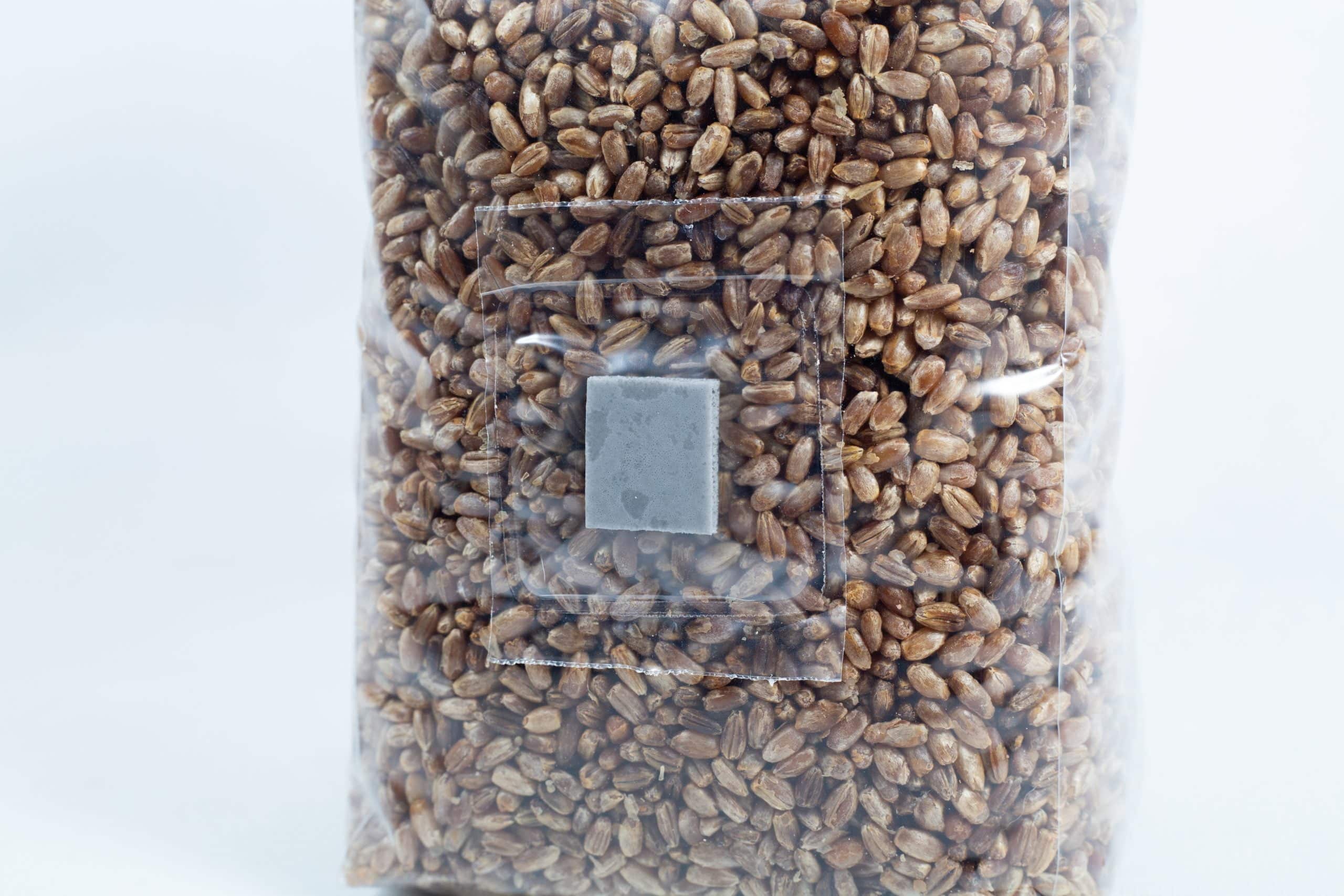 Rye grain organic Pre sterilized for mushroom cultivation w/inj port and air-filter 2 A clear plastic bag filled with pre-sterilised organic rye grain for mushroom cultivation, sealed with an injection port and air-filter patch.