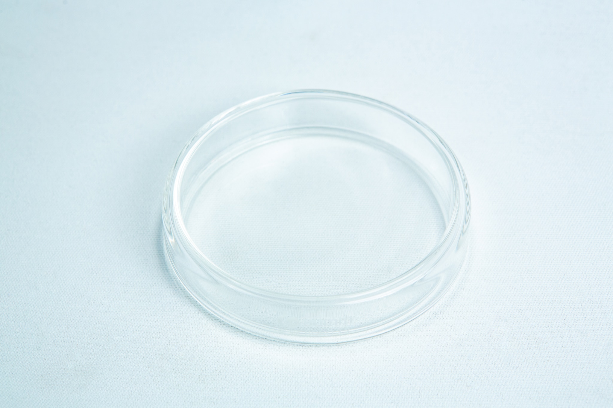 Brosciliate Glass Petri Dish 90mm | Autoclavable | Reusable 1 A clear, empty glass Petri dish on a white surface.