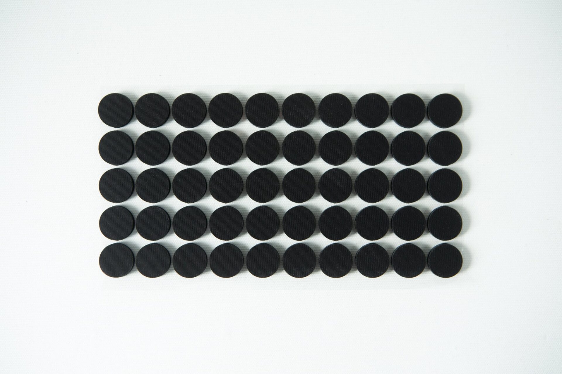 Self-healing injection port & Air Vent Filter-3M 14 A grid of 40 black circular dots arranged in five rows on a white background.