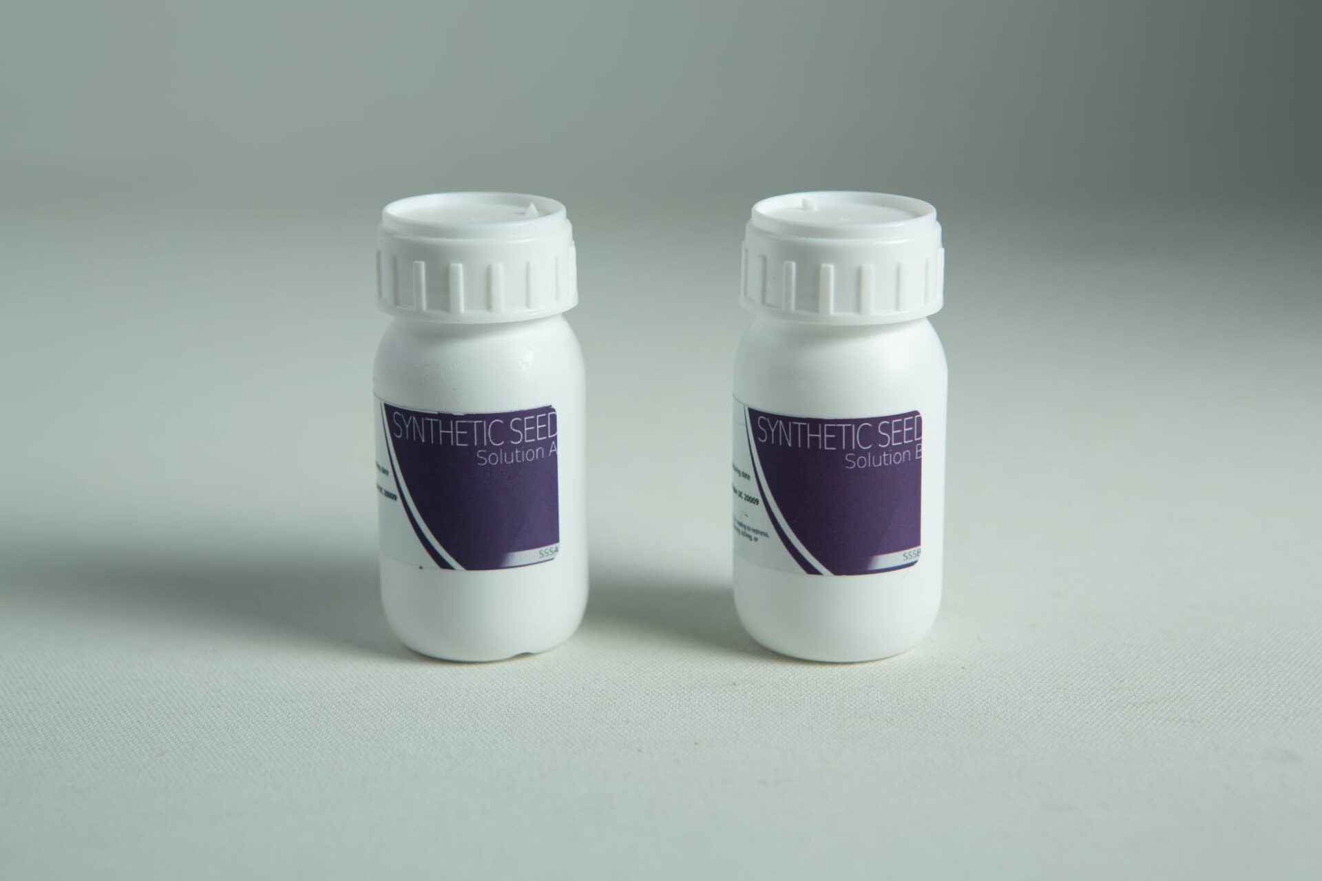 Plant Cell Synthetic Seed Starter Kit 5 Two white bottles labelled Solution A and Solution B from the Plantcell Synthetic Seed Starter Kit are displayed on a light background.