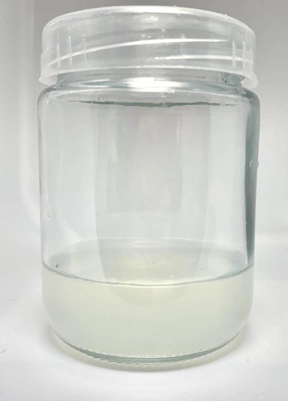 Plant cell Gesolgel-MTC-Gellan gum (Low Acyl) 100g 4 A container of Plant cell Gesolgel-MTC-Gellan gum (Low Acyl) 100g, a clear glass jar with a plastic lid, is partially filled with a cloudy, pale liquid and sits on a white background.